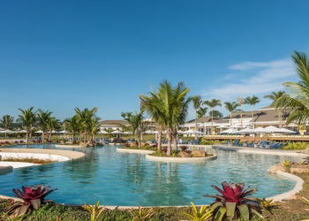 iate-clube-xiii-riviera-santa-cristina-piscina-integrada