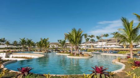 iate-clube-xiii-riviera-santa-cristina-piscina-integrada
